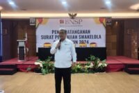 Badan Nasional Sertifikasi Profesi (BNSP) telah melaksanakan penandatanganan Surat Perjanjian Swakelola Program Sertifikasi Kompetensi Kerja (PSKK) di Grand Mercure Hotel Yogyakarta (22/5/24). (Doc.BNSP)