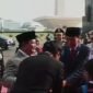 Wakil Presiden Terpilih Periode 2024 - 2029 Gibran Rakabuming Raka ikut menyambut langsung kedatangan Jokowi beserta Ibu Iriana Joko Widodo saat keduanya di Monas. (Dok. Tangkapan Layar Video)