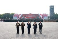 Presiden RI Jokowi dengan Presiden terpilih Prabowo Subianto kompak bersandingan menghadiri acara Apel Pengamanan Pelantikan di Mako Brimob Kelapa Dua Wetan, Depok, Jawa Barat. (Dok. Tim Media Prabowo Subianto)