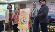 Peluncuran buku “Public Relations di Indonesia dari Masa ke Masa”, dilakukan di Gedung Yustinus Universitas Katolik Atma Jaya Jakarta (5/11/2024). (Dok. APPRI)