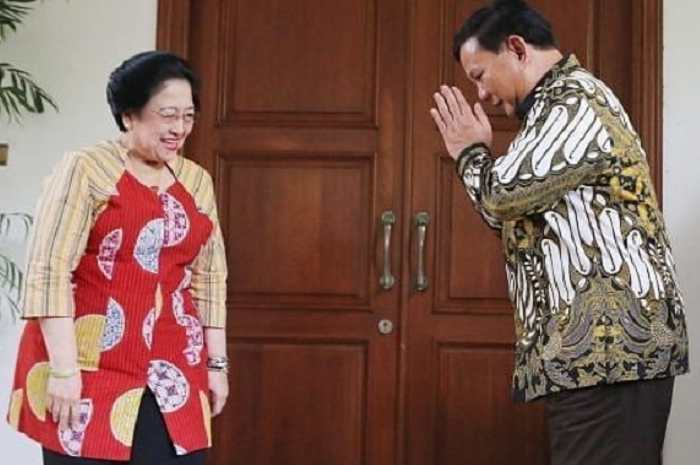 Ketua Umum PDI Perjuangan Megawati Soekarnoputri bersama Presiden Ri dan juga Ketua Umum Partai Gerindra, Prabowo Subianto. (Instagram.com/@presidenmegawati)

